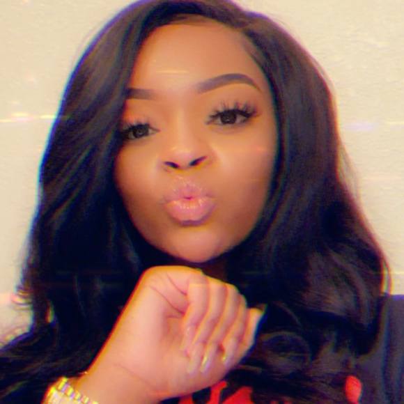 Meet your Posher, Alexis - Picture 1 of 1